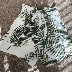 SUMMER LEAF SHORT WITH TIE